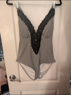 Cupshe Black and White Striped Lace Trim Plunge Bodysuit